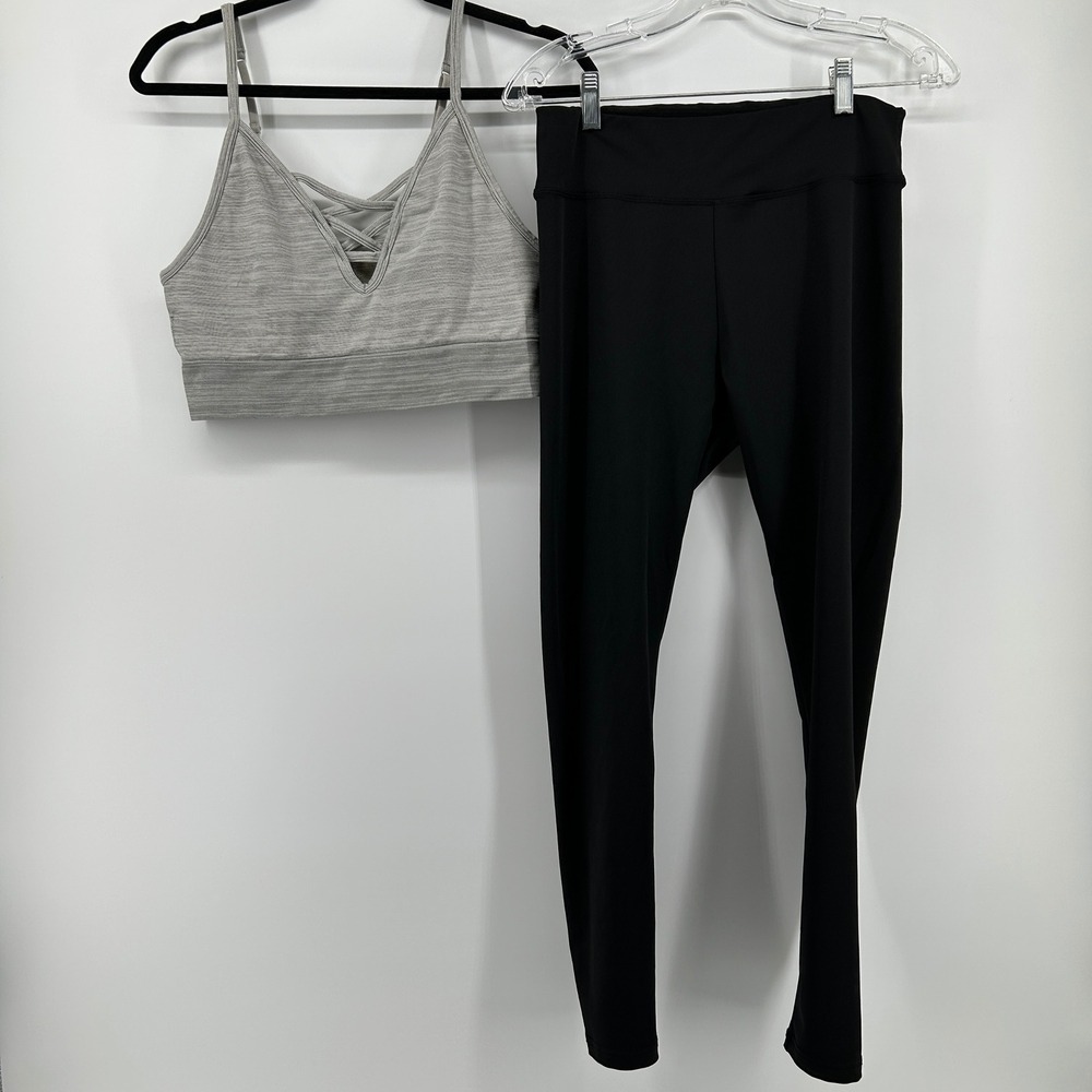 BUNDLE Women 2 Piece Activewear Set Gray Striped Sports Bra Black Leggings Small